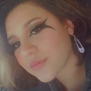 Meet your Posher, Anelie